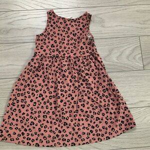 Kids dress very Good condition size 6-8  can be used for different occasion..